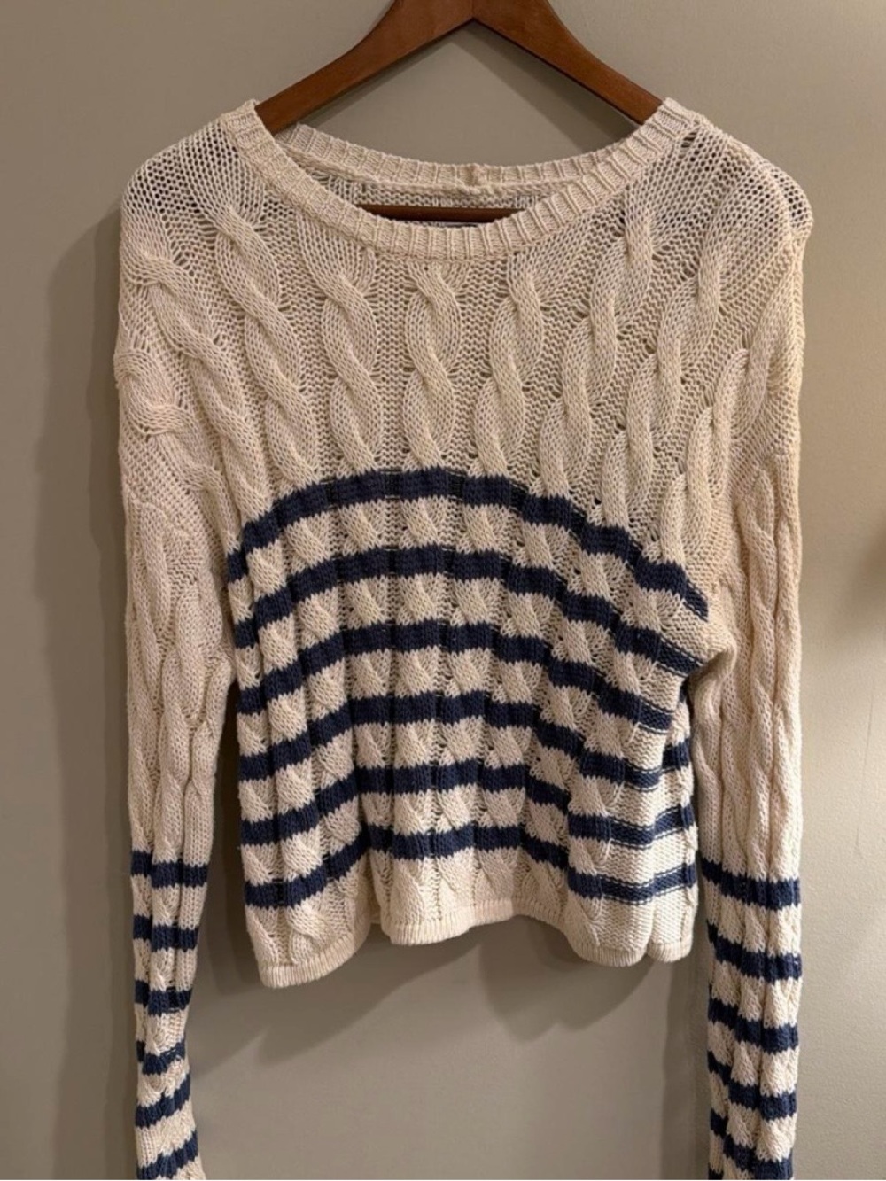 American Eagle Cream & Navy Cable Knit Sweater ⚓️🤍